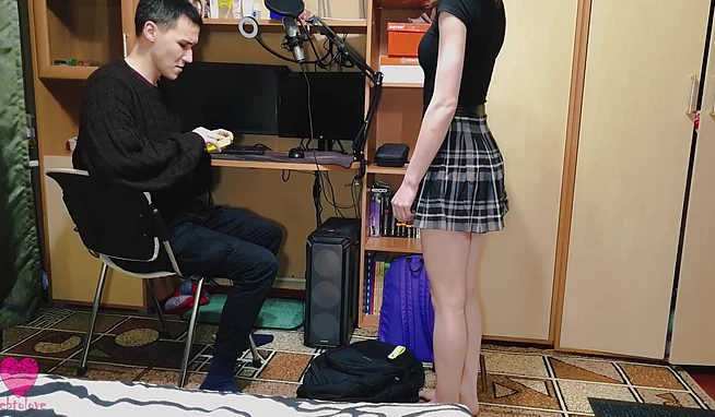 Денег нет, а домушнику платить надо. Придется снова пизду подставлять