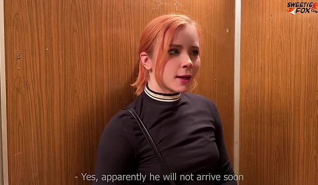 Sweetie Fox прыгает на члене соседа, пока муж батрачит в командировке