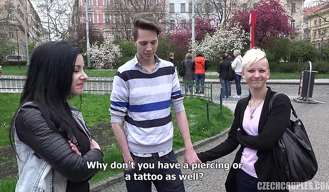 Зачем ехать домой? Давайте в барбершопе обменяемся парами и поебемся!