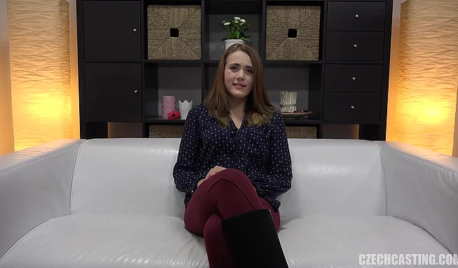 Супер-скромная студенточка сама не заметила, как отдалась на кастинге.