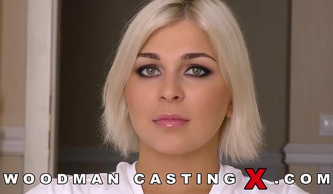 Светловолосая Николь из России приехала покорять порно индустрию